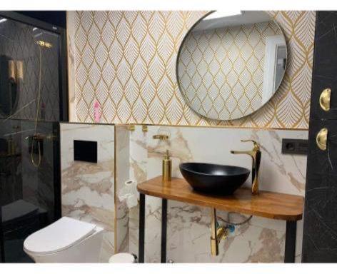 Chic12 Luxury Grupo Gran Via Apartment Madrid Bagian luar foto